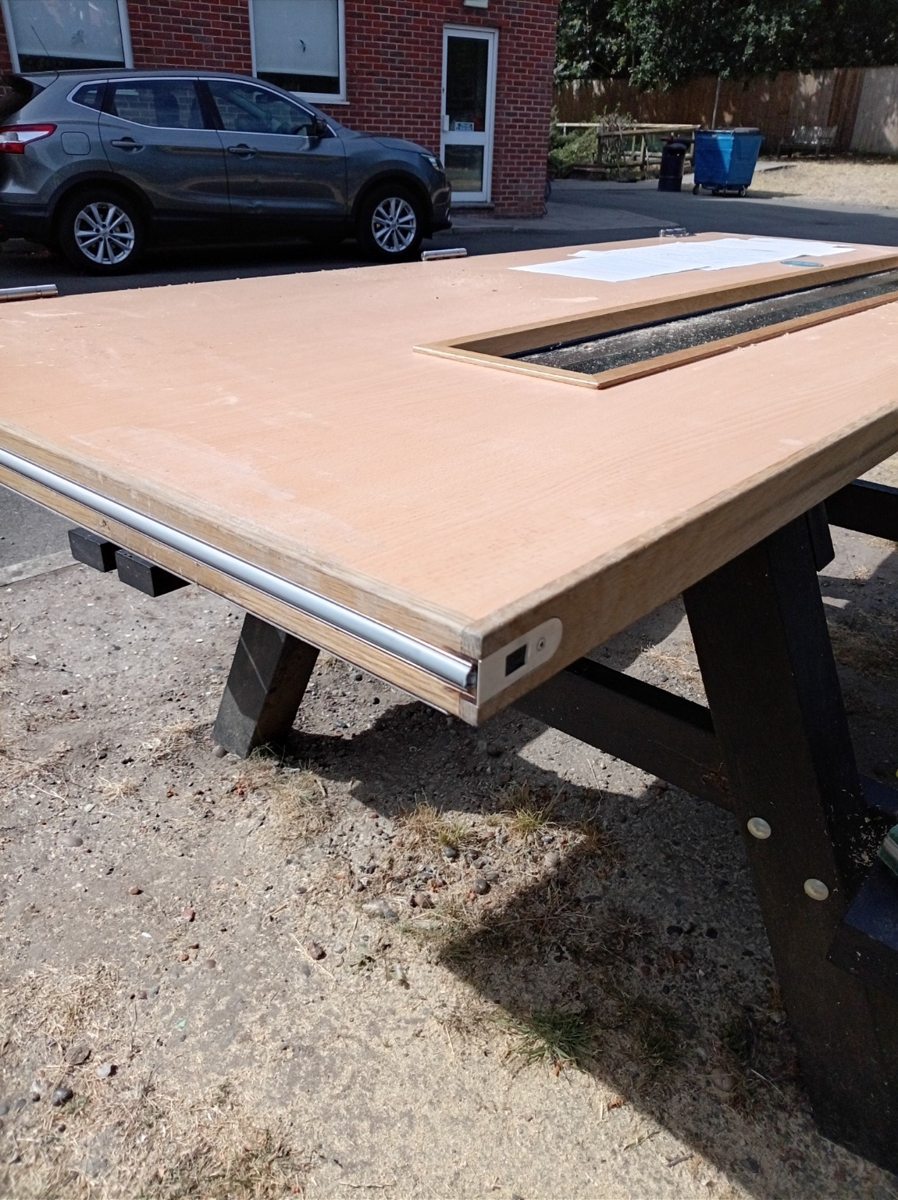 Door-bottom component detail
